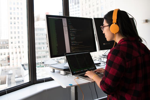 Canada provides ample opportunities for students in programming courses to participate in paid co-op placements as part of their degree, allowing them to work with leading tech companies while studying.